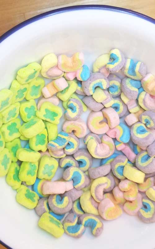 Lucky Charms Minty Rainbow Bark Recipe - In need of a fun and simple treat? One that's not gonna cost a small fortune to make? My Lucky Charms Minty Rainbow Bark has you covered. This literally only takes a few minutes to make.